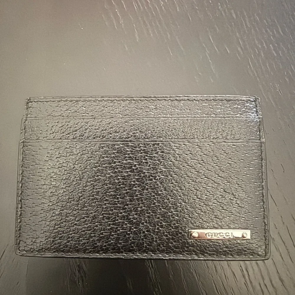 Store display excellent condition like new Gucci Black Card Holder with box